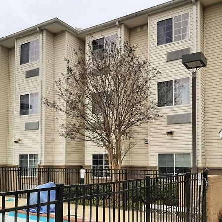 Starkville Inn & Suites المظهر الخارجي الصورة